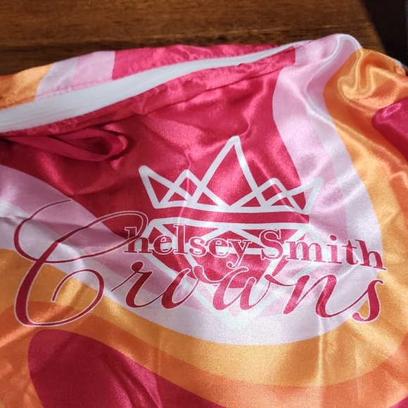 Pink Wavy Wig with Medium Length and Glossy Finish - Picture 2 of 8